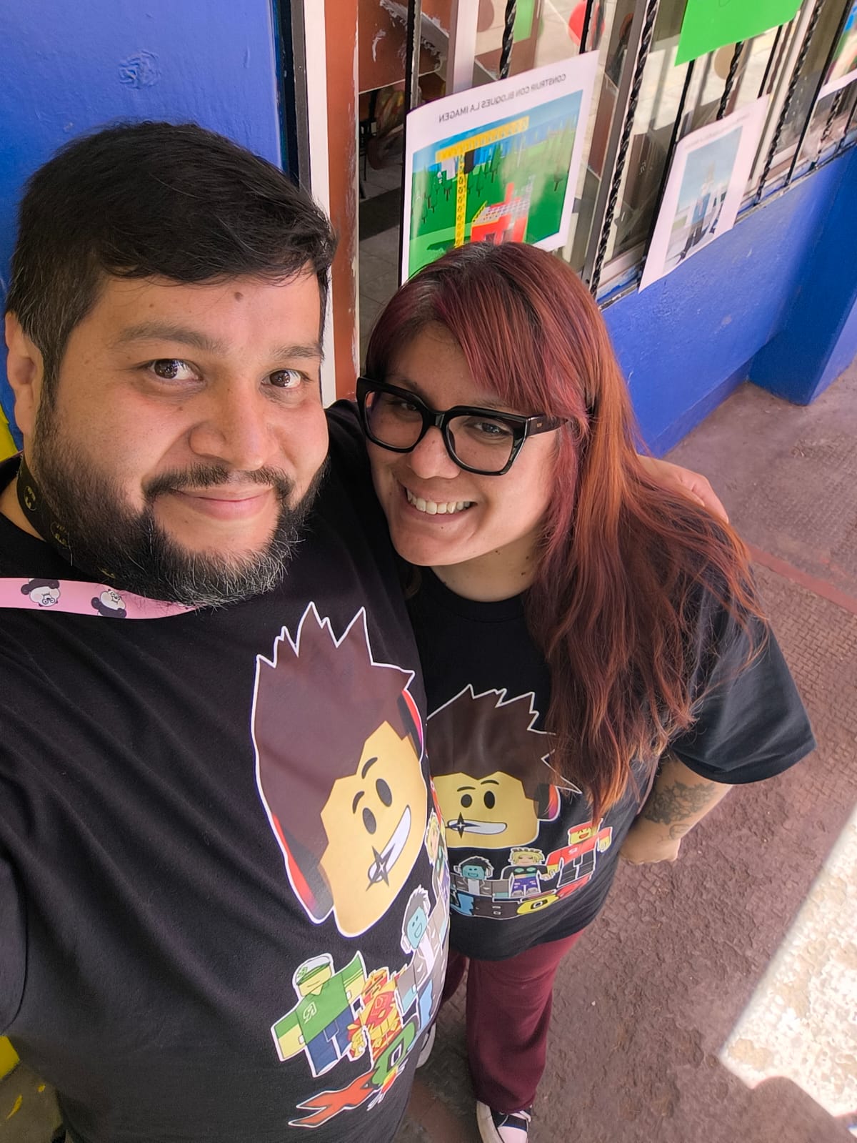Ana Belen y Roberto con playeras combinadas